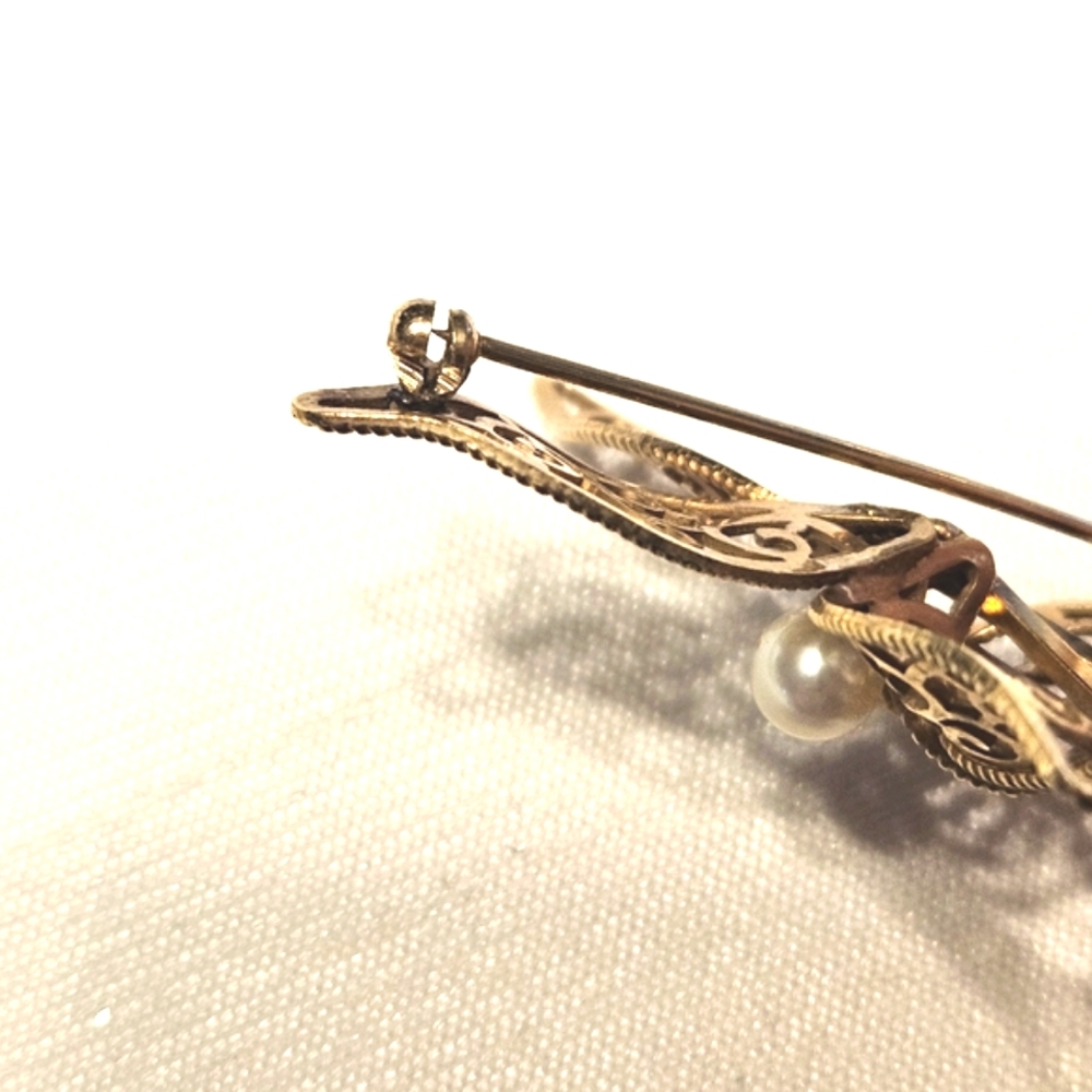 Van Dell Vintage Four-leaf Floral Gold-tone Filigree Work Lustrous Pearl Brooch - Picture 3 of 7